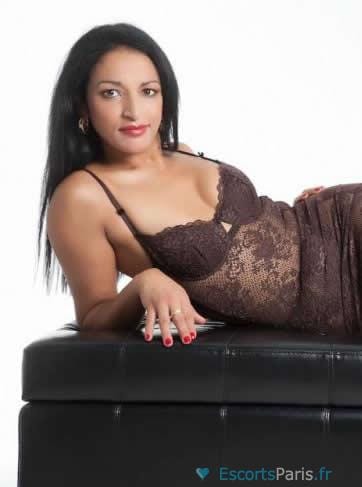 Yasmine Experte en Massage Erotique , vous prodigues des massages envoutants Sensuel Naturiste Personnalisé